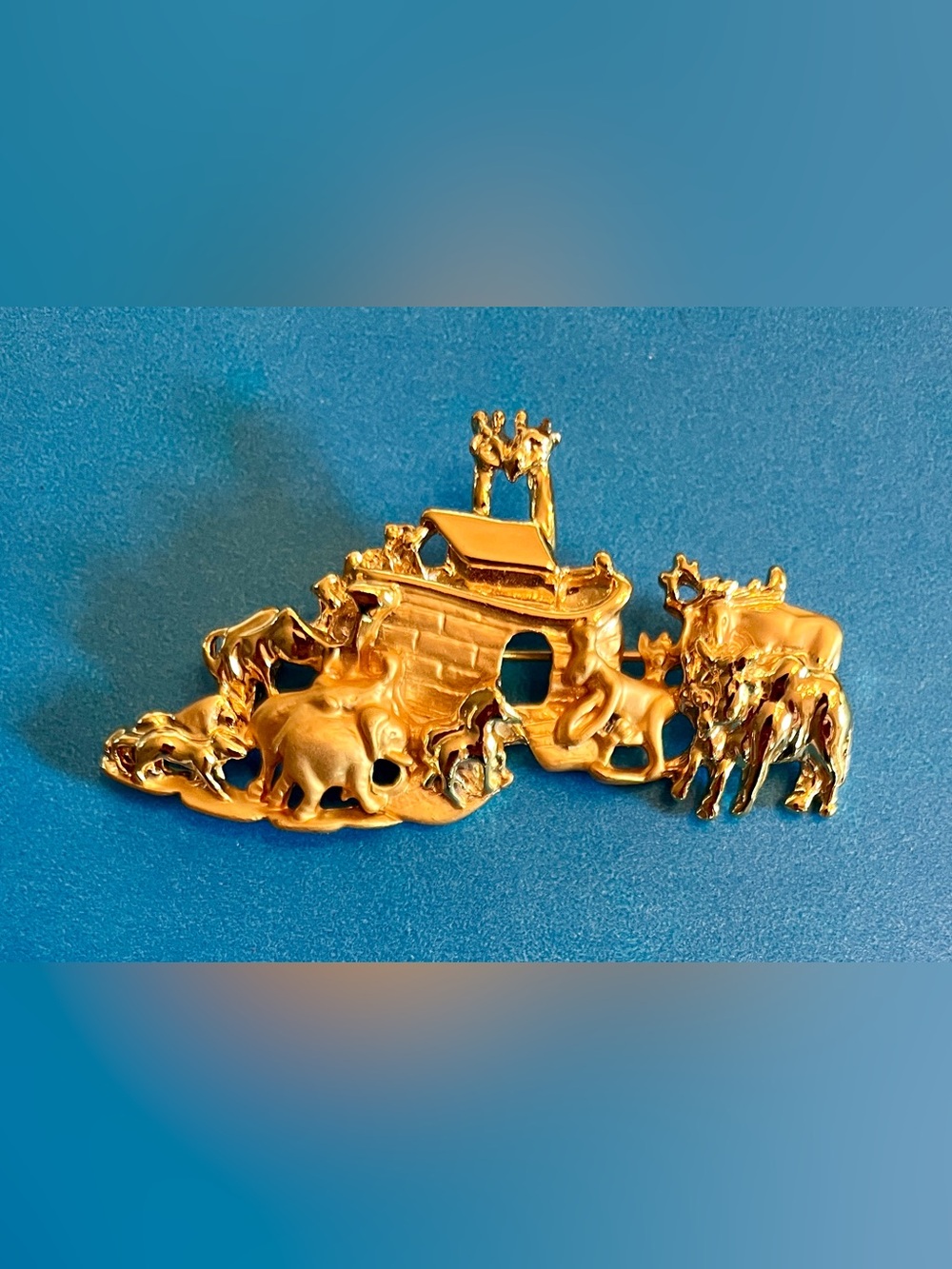 Vintage 1980's AJC Gold Tone
Noah's Ark Pin Brooch...